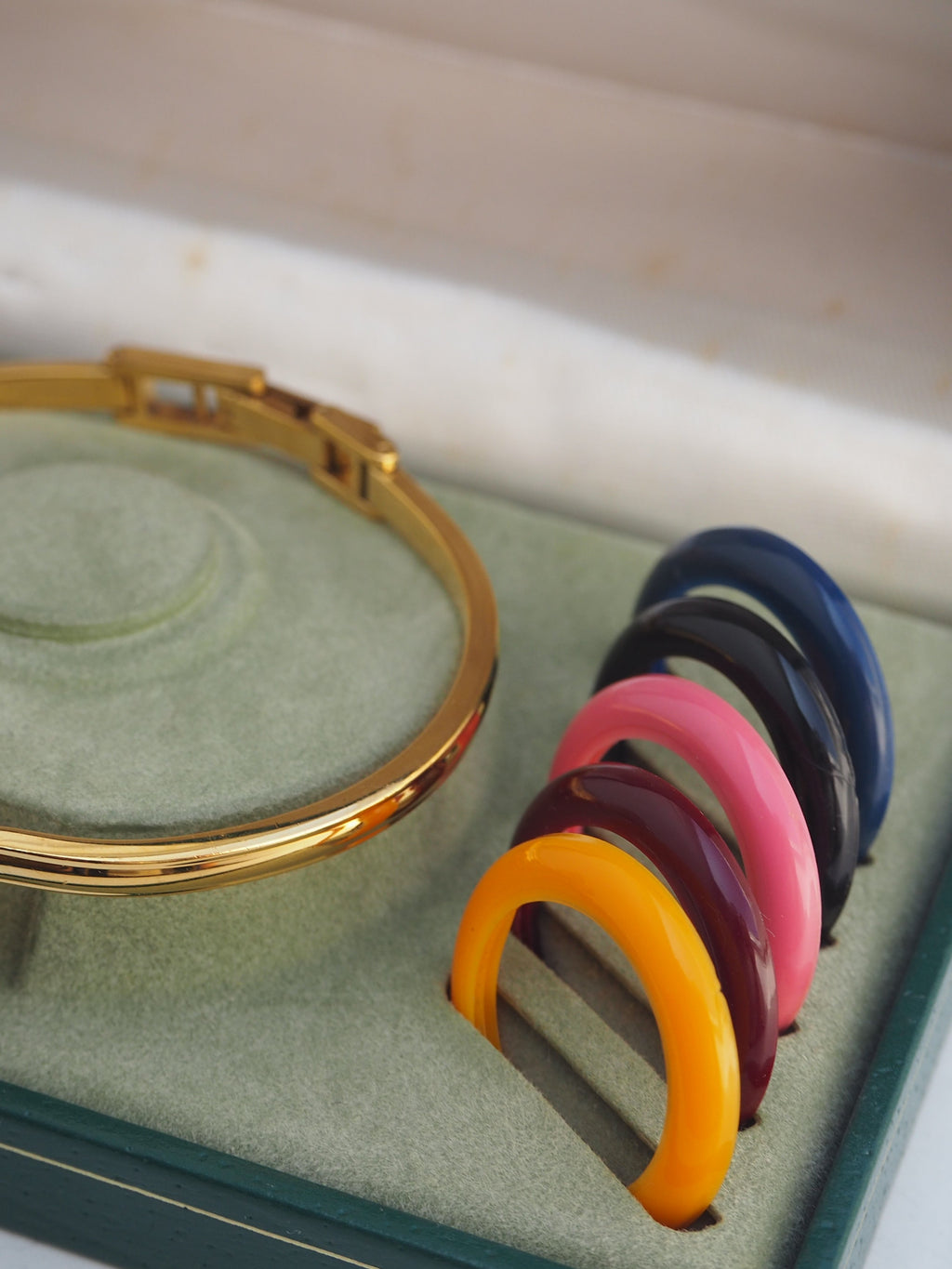 GUCCI INTERCHANGEABLE BEZEL WATCH