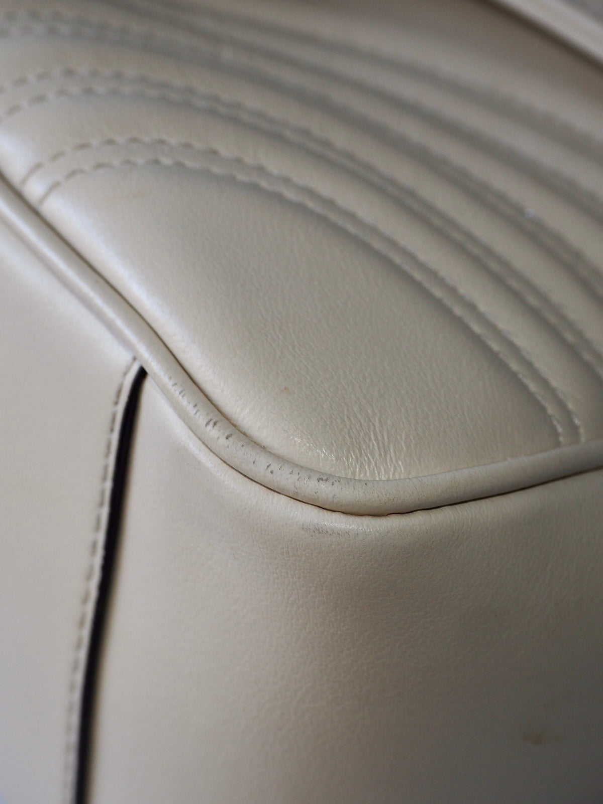 GUCCI GG MARMONT SMALL TOP HANDLE BAG WHITE