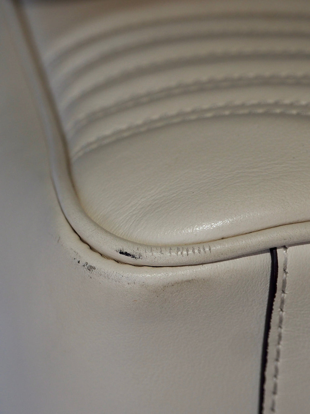 GUCCI GG MARMONT SMALL TOP HANDLE BAG WHITE