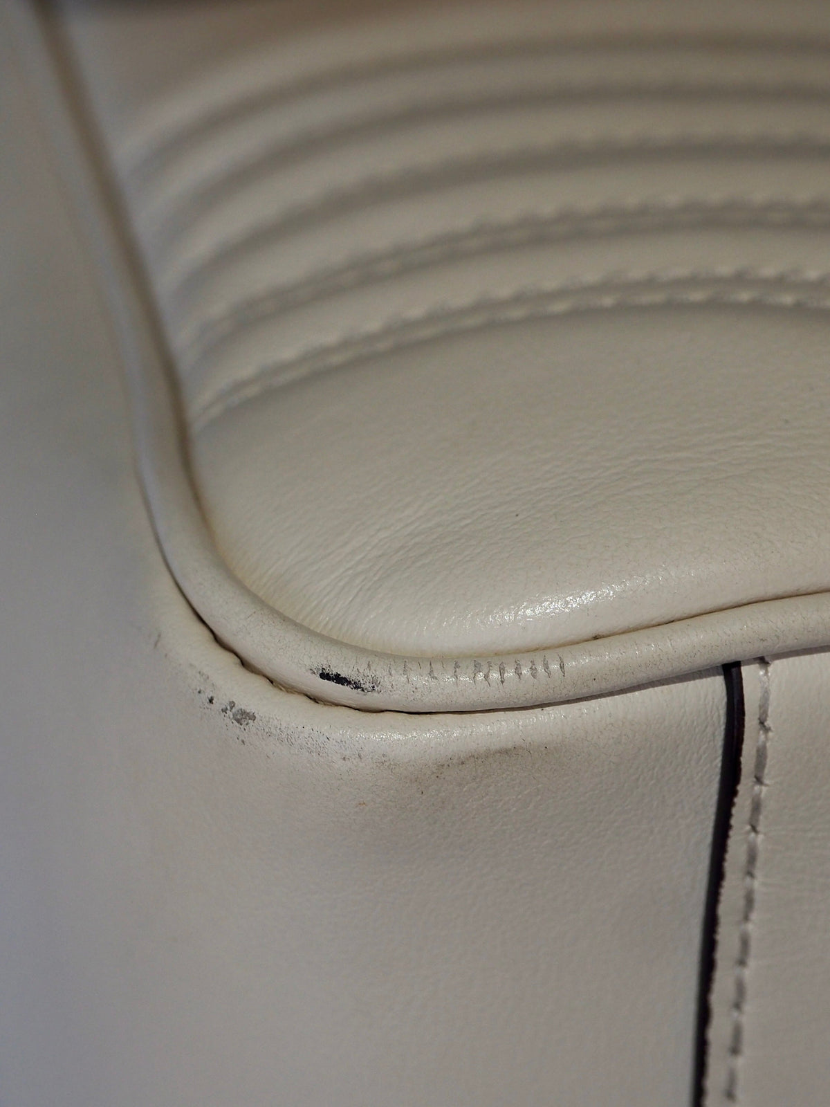 GUCCI GG MARMONT SMALL TOP HANDLE BAG WHITE