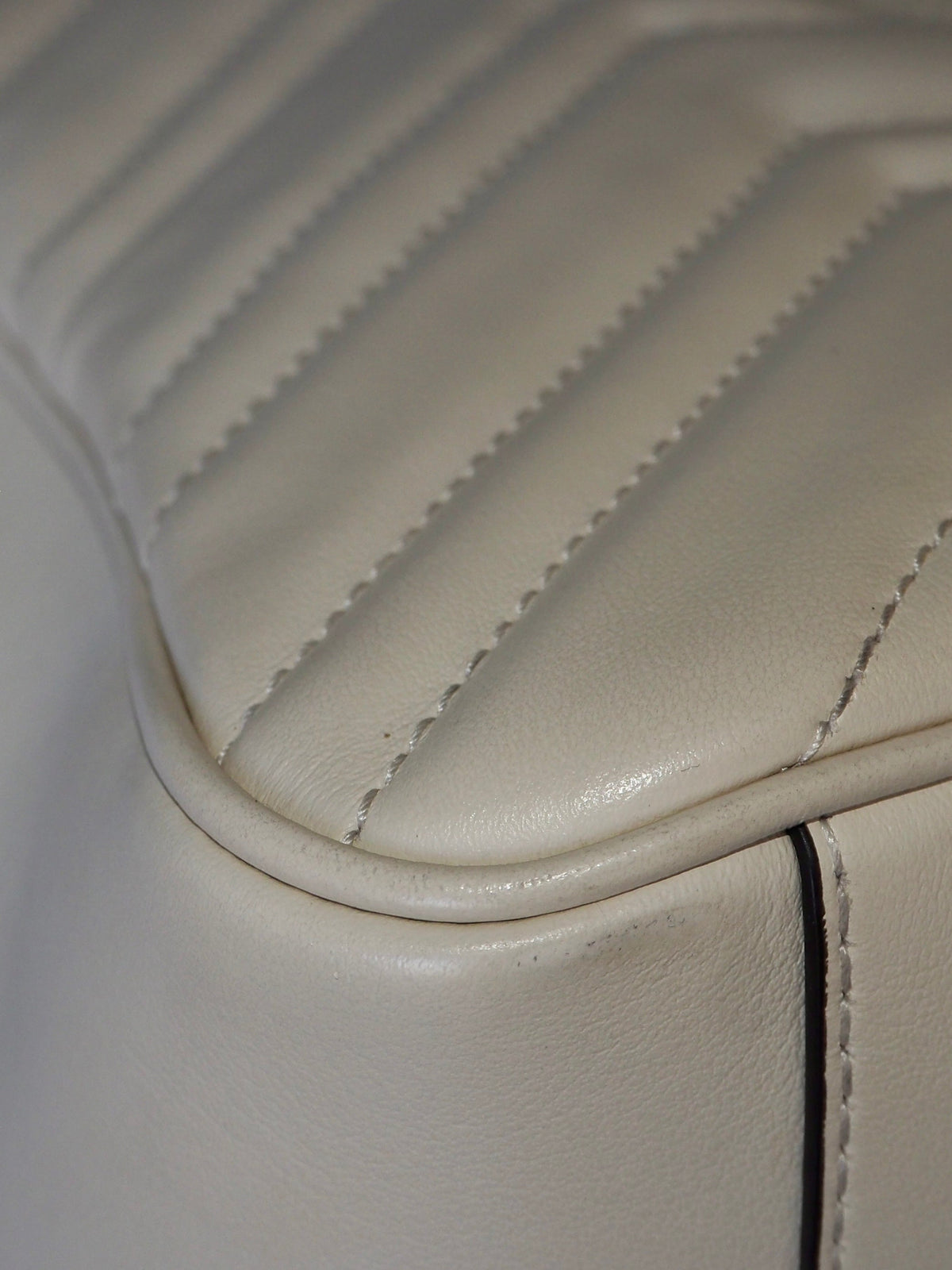 GUCCI GG MARMONT SMALL TOP HANDLE BAG WHITE