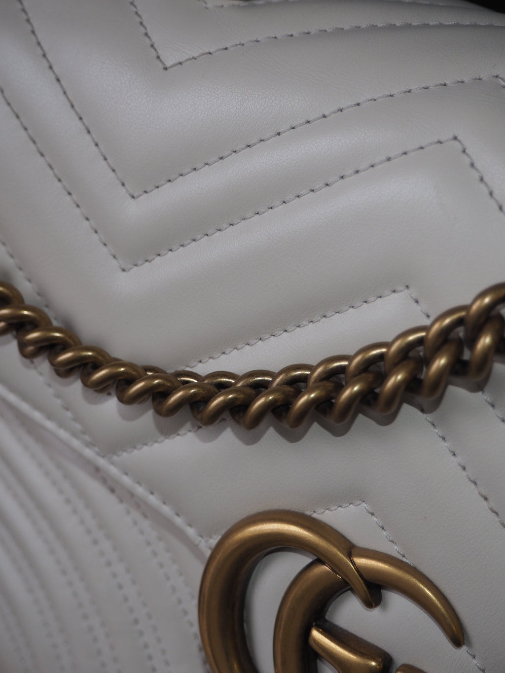 GUCCI GG MARMONT SMALL TOP HANDLE BAG WHITE