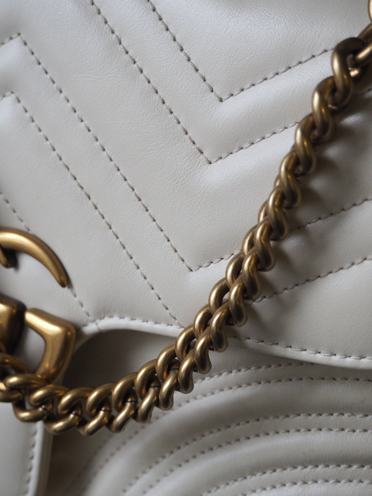 GUCCI GG MARMONT SMALL TOP HANDLE BAG WHITE