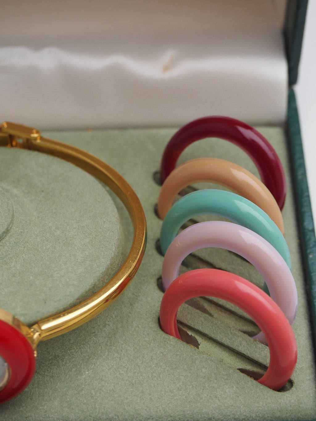 GUCCI INTERCHANGEABLE BEZEL WATCH