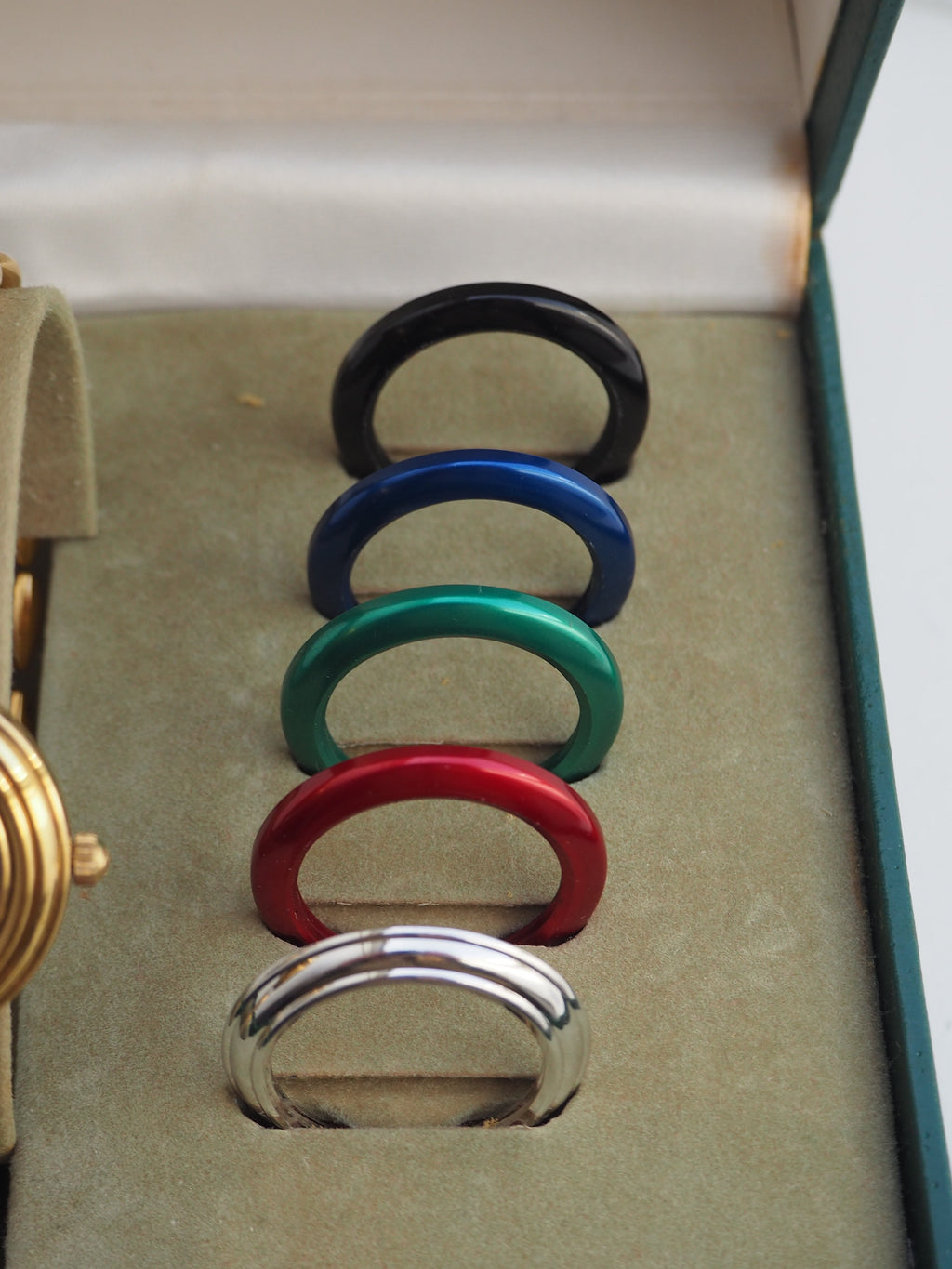 GUCCI INTERCHANGEABLE BEZEL WATCH