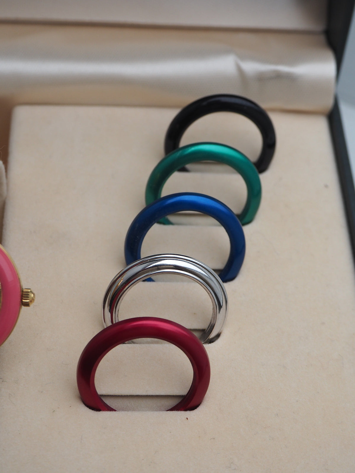 GUCCI INTERCHANGEABLE BEZEL WATCH