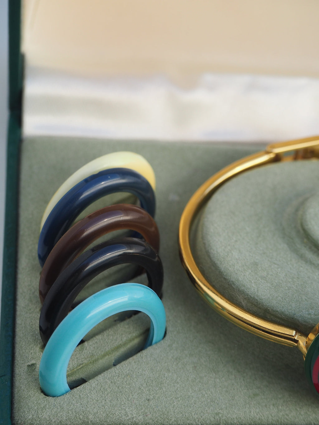 GUCCI INTERCHANGEABLE BEZEL WATCH