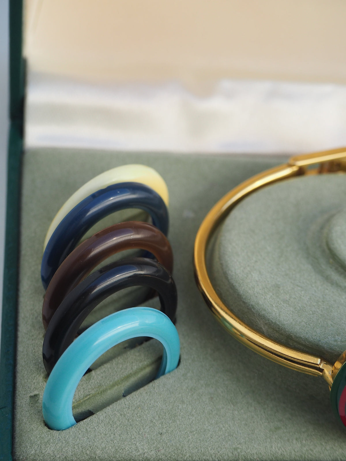 GUCCI INTERCHANGEABLE BEZEL WATCH