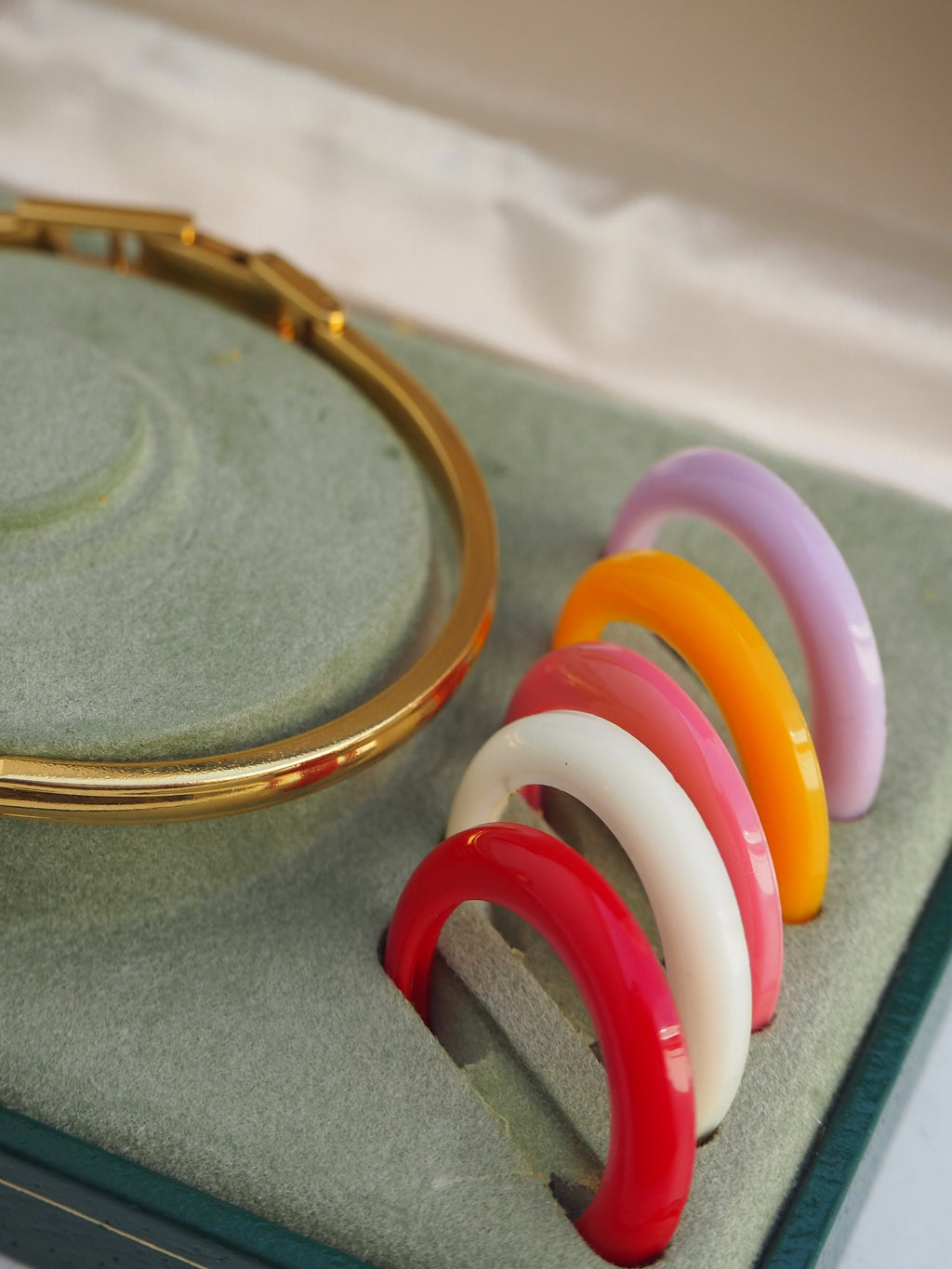 GUCCI INTERCHANGEABLE BEZEL WATCH