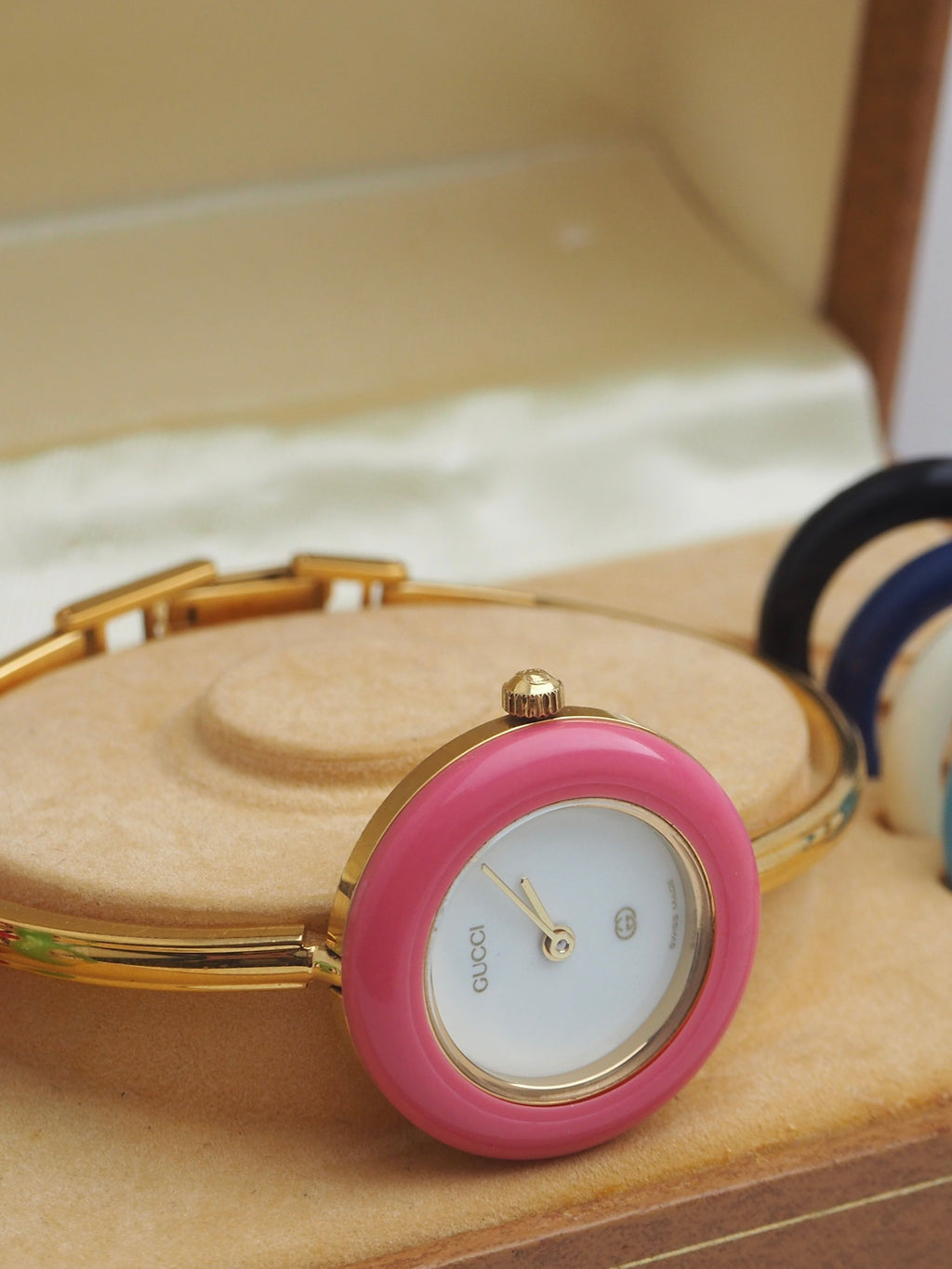 GUCCI INTERCHANGEABLE BEZEL WATCH