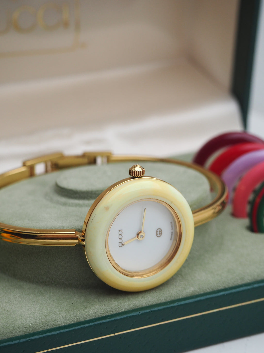 GUCCI INTERCHANGEABLE BEZEL WATCH