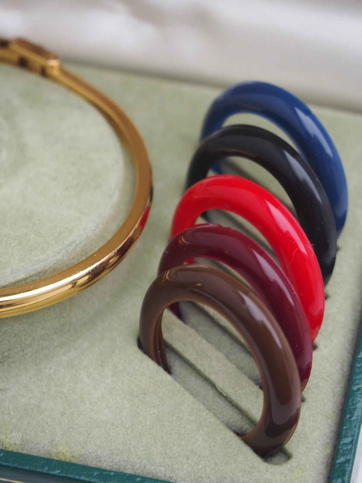 GUCCI INTERCHANGEABLE BEZEL WATCH