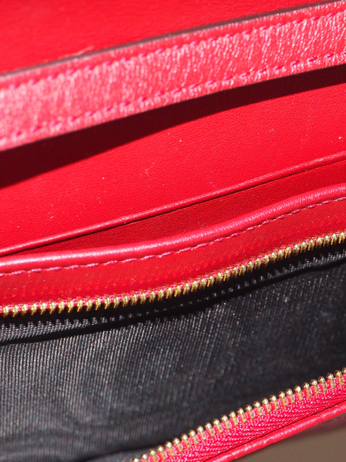 GUCCI WALLET ON STRAP