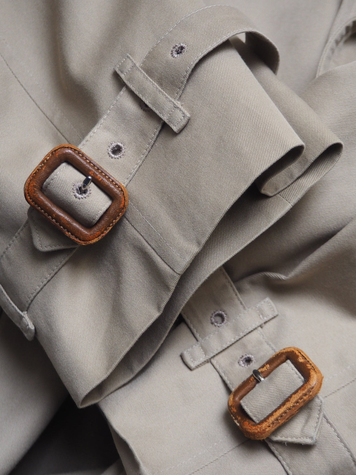 BURBERRY TRENCH COAT - L/XL