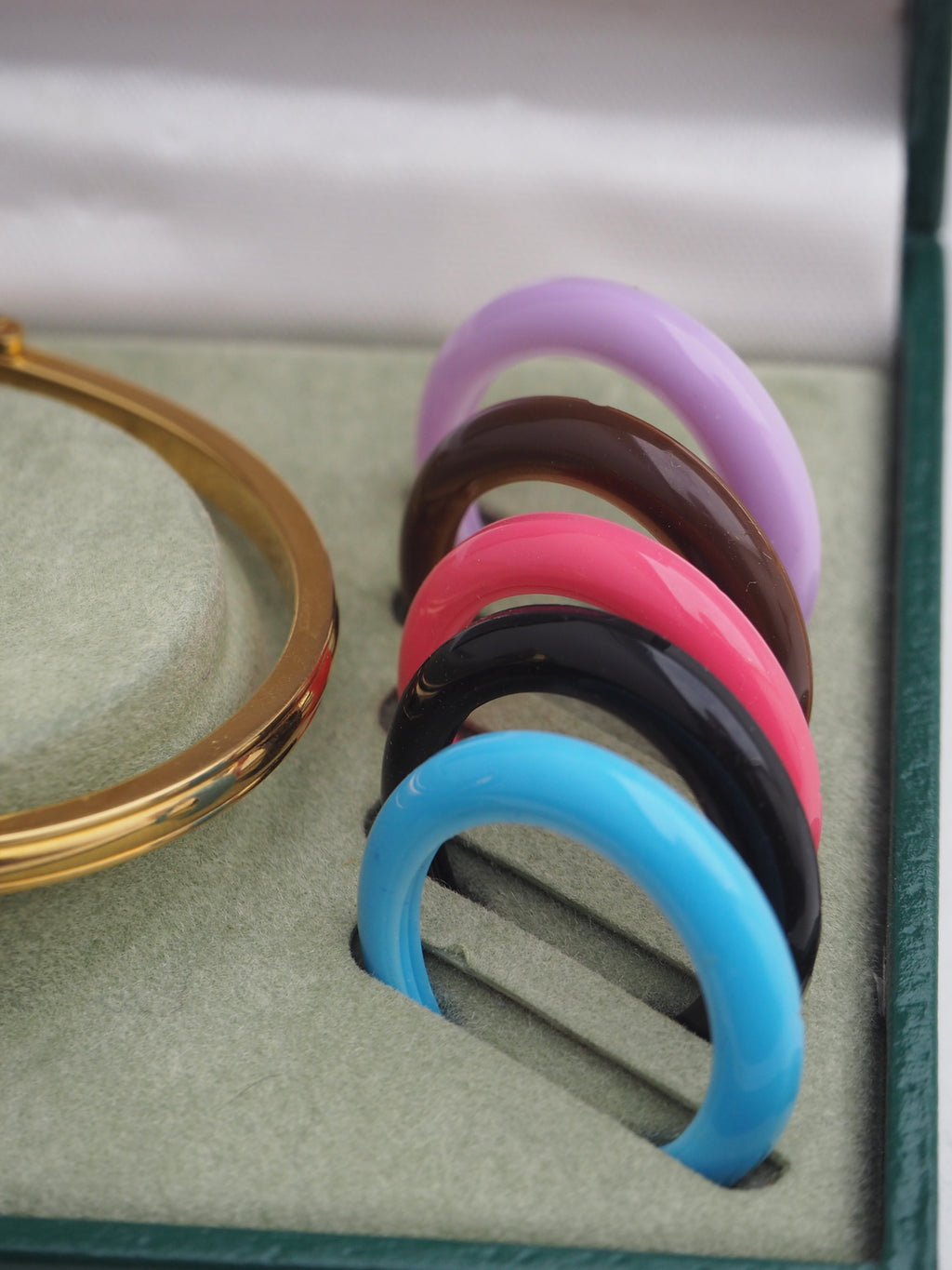GUCCI INTERCHANGEABLE BEZEL WATCH