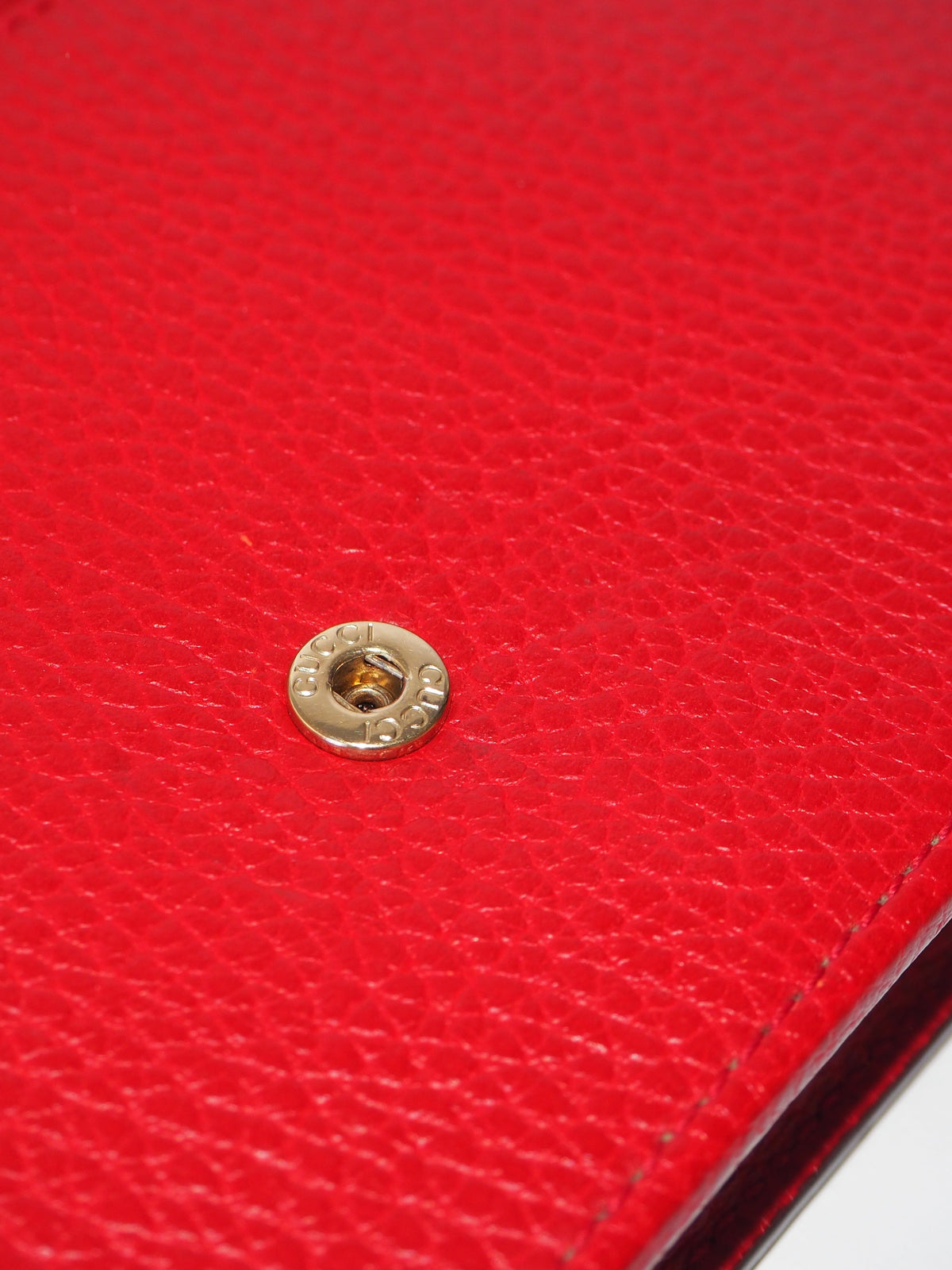 GUCCI WALLET ON CHAIN