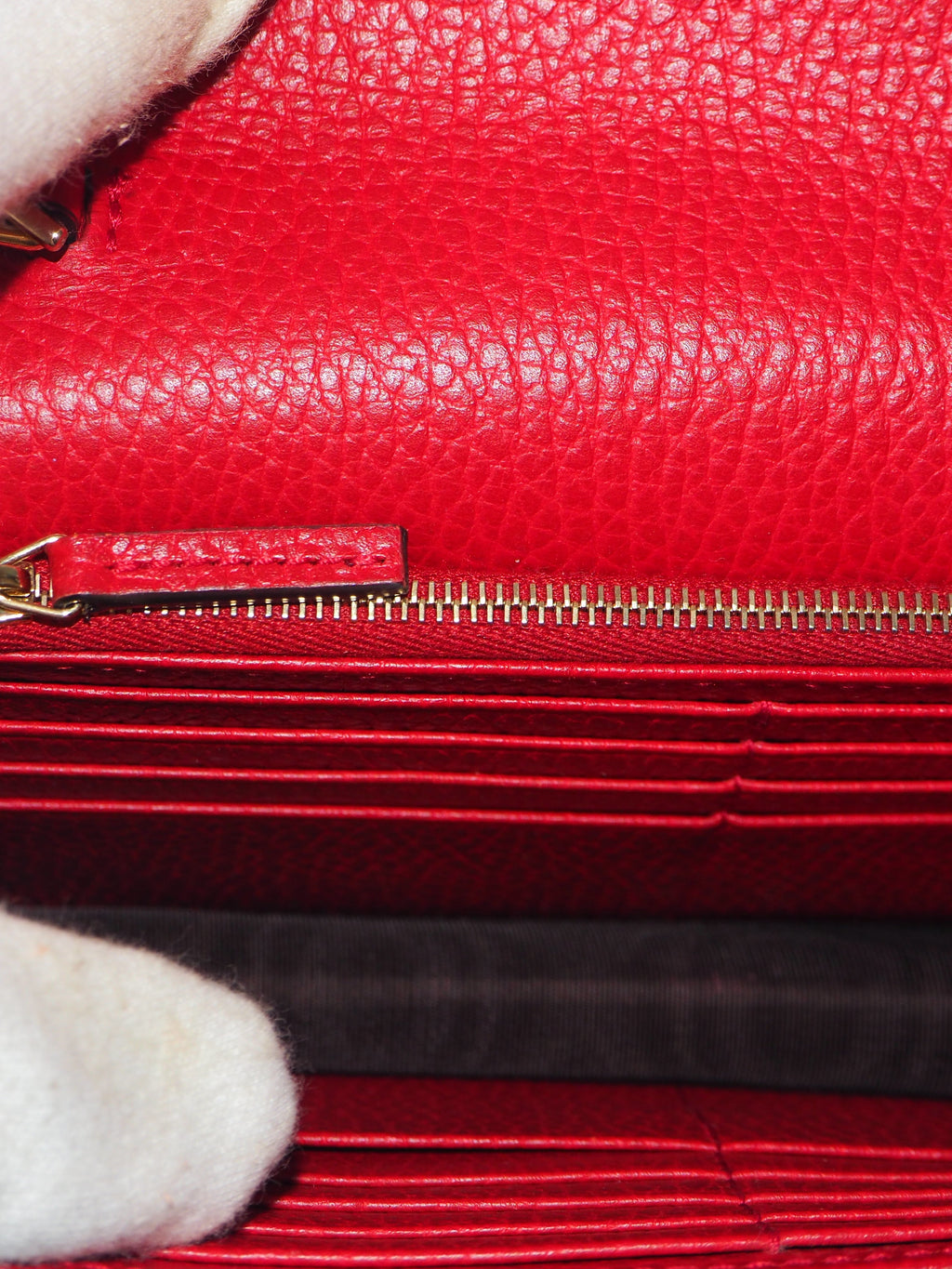 GUCCI WALLET ON CHAIN