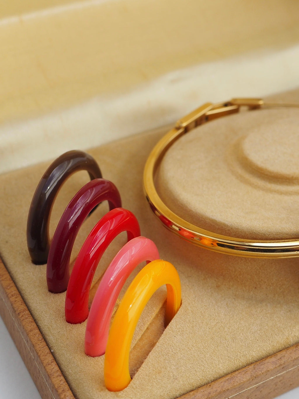GUCCI INTERCHANGEABLE BEZEL WATCH