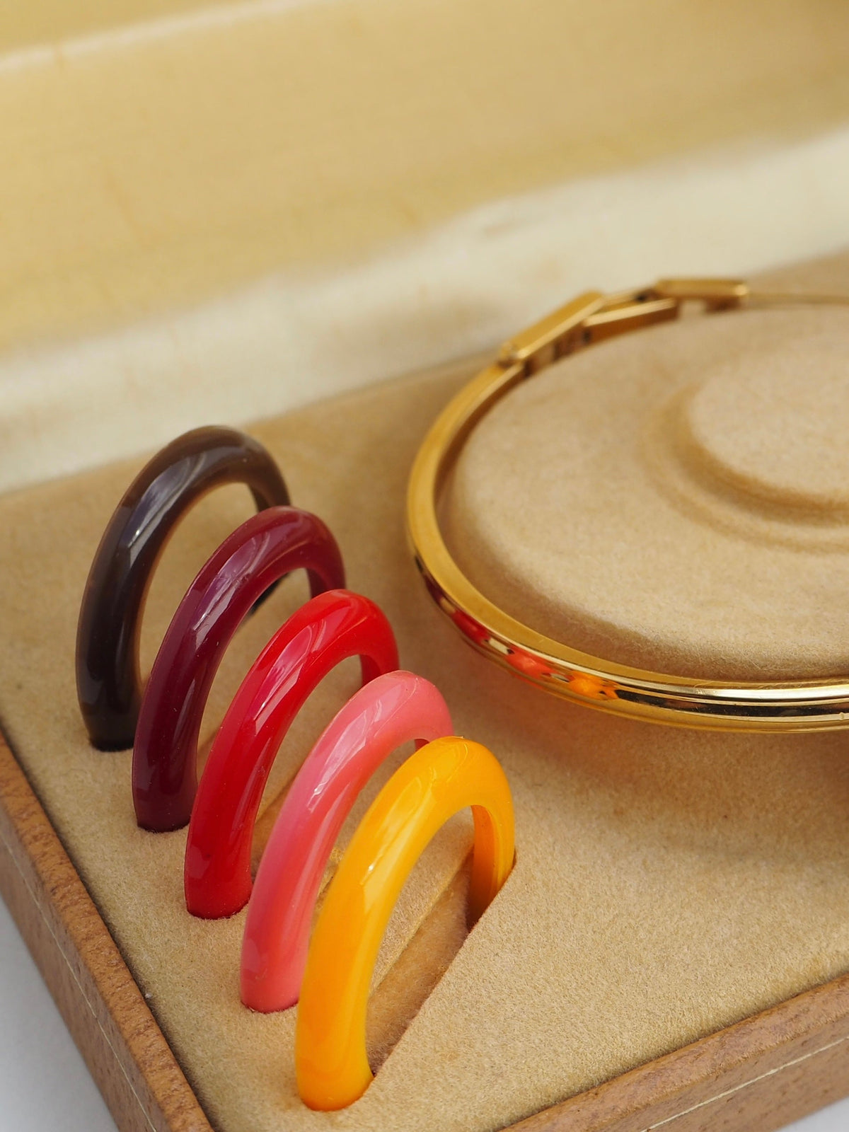 GUCCI INTERCHANGEABLE BEZEL WATCH