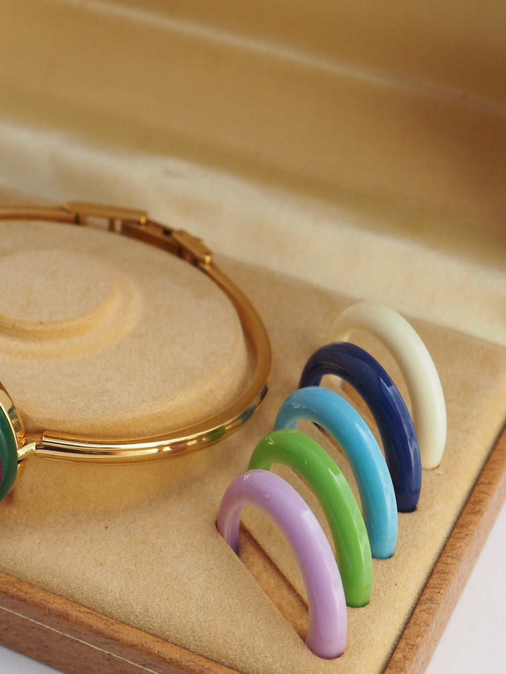 GUCCI INTERCHANGEABLE BEZEL WATCH