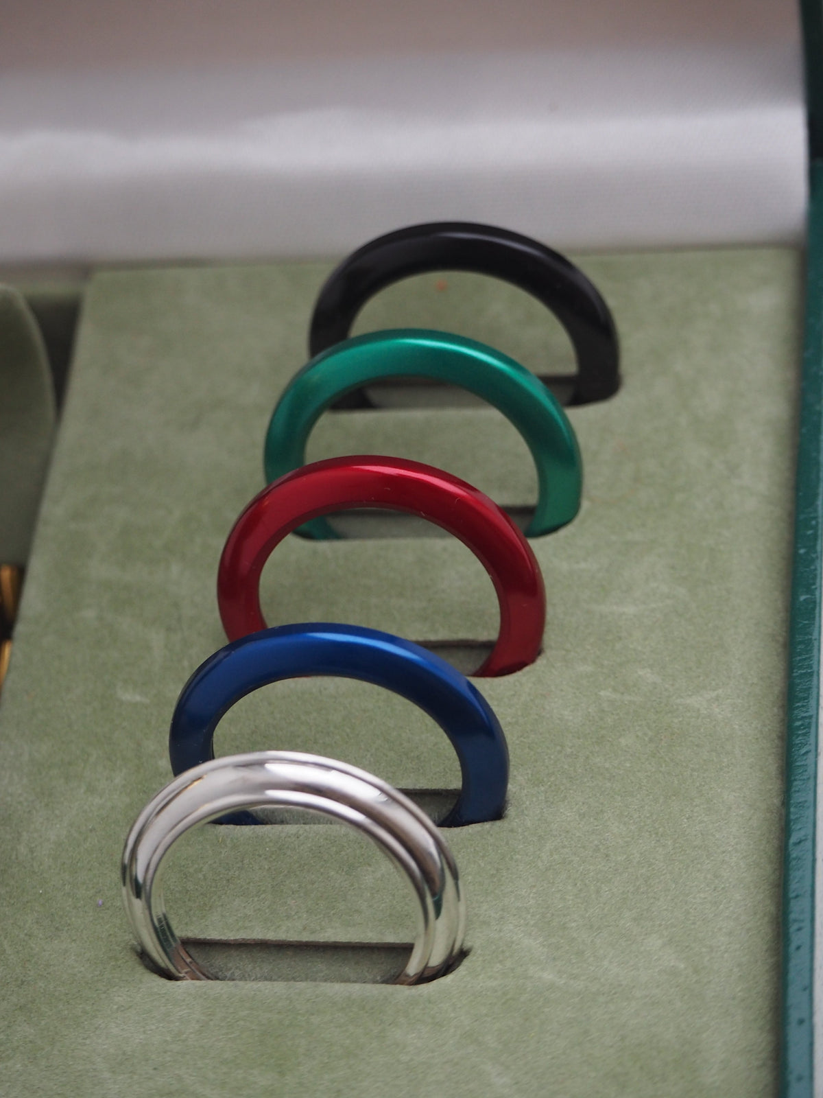 GUCCI INTERCHANGEABLE BEZEL WATCH
