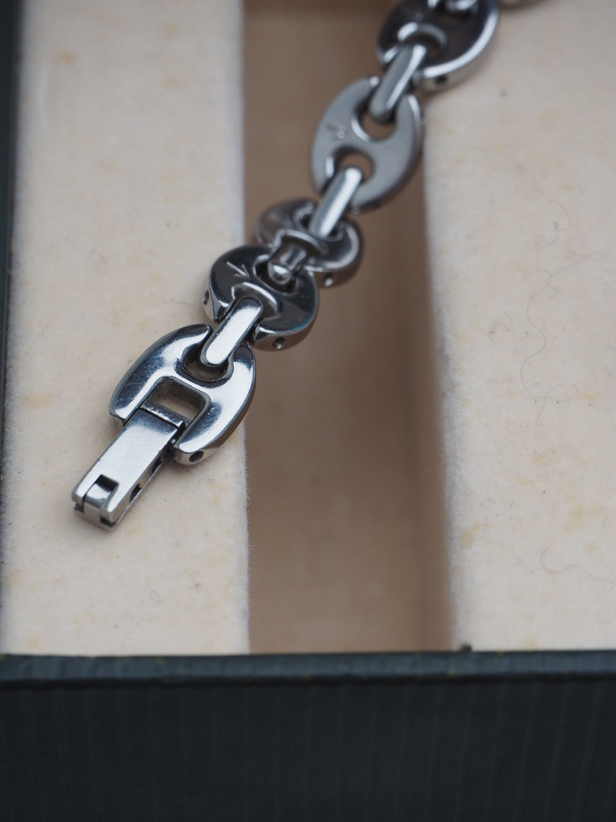GUCCI INTERCHANGEABLE BEZEL WATCH SILVER