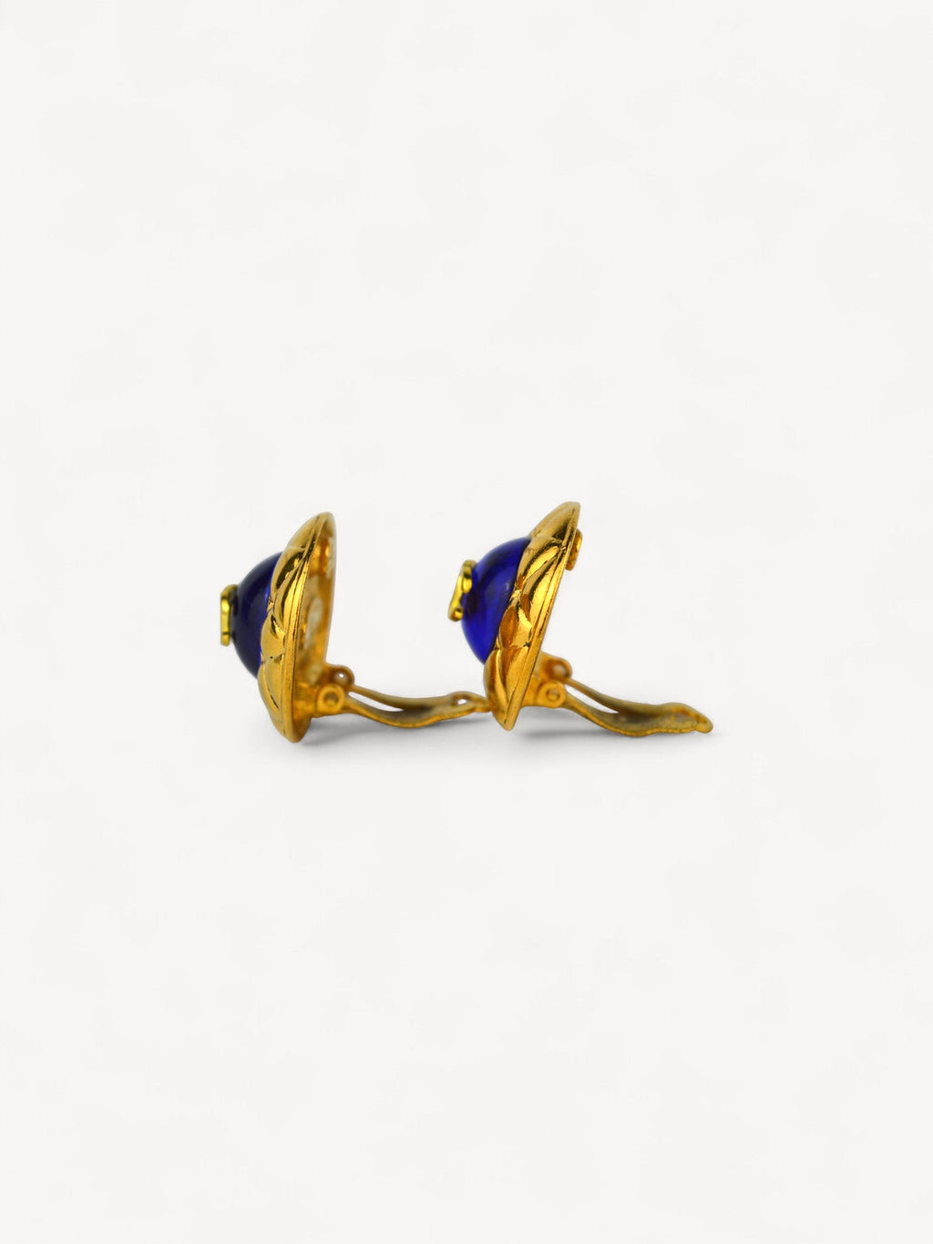 CHANEL CLIP-ON EARRINGS
