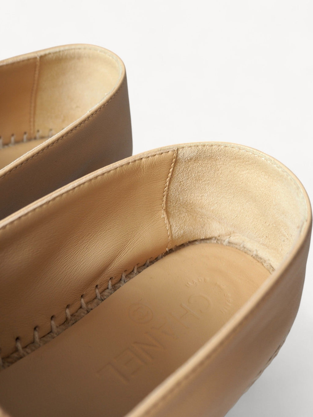 CHANEL BEIGE/BLACK LEATHER CC ESPADRILLES 40