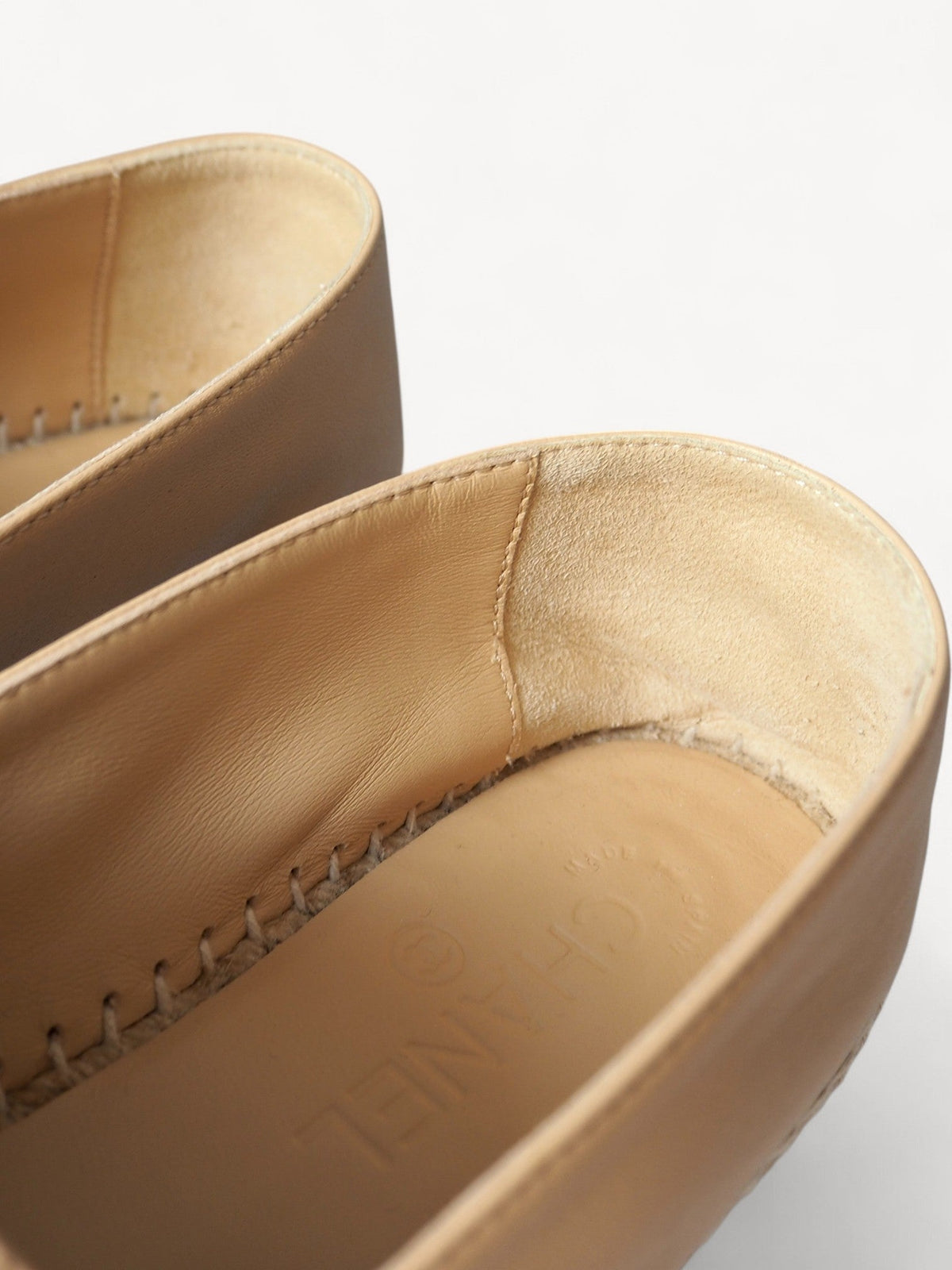 CHANEL BEIGE/BLACK LEATHER CC ESPADRILLES 40