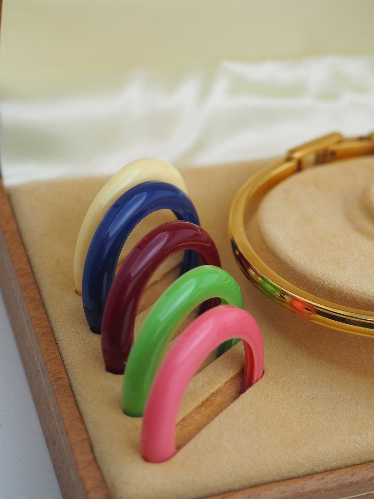 GUCCI INTERCHANGEABLE BEZEL WATCH