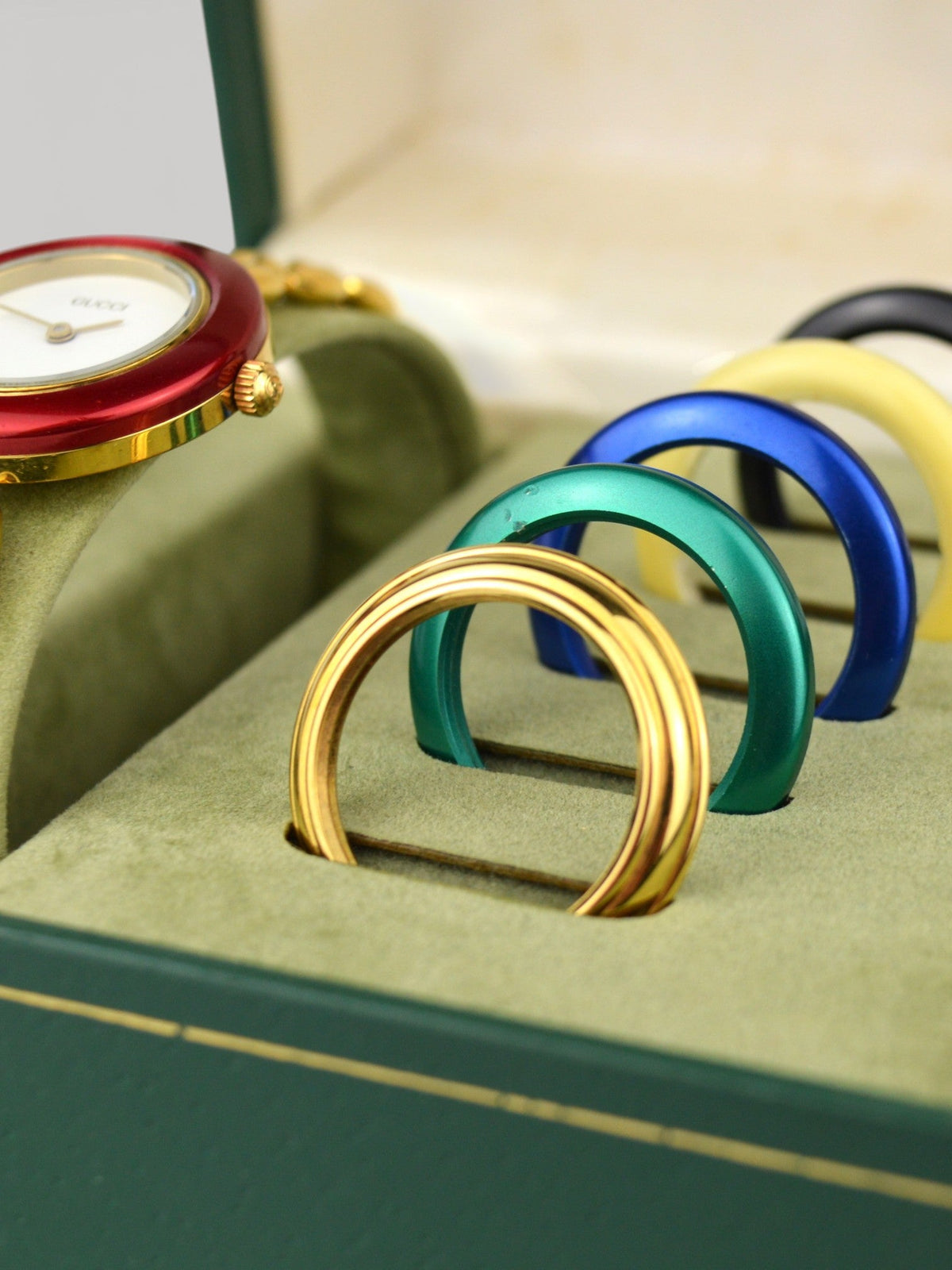 GUCCI INTERCHANGEABLE BEZEL WATCH