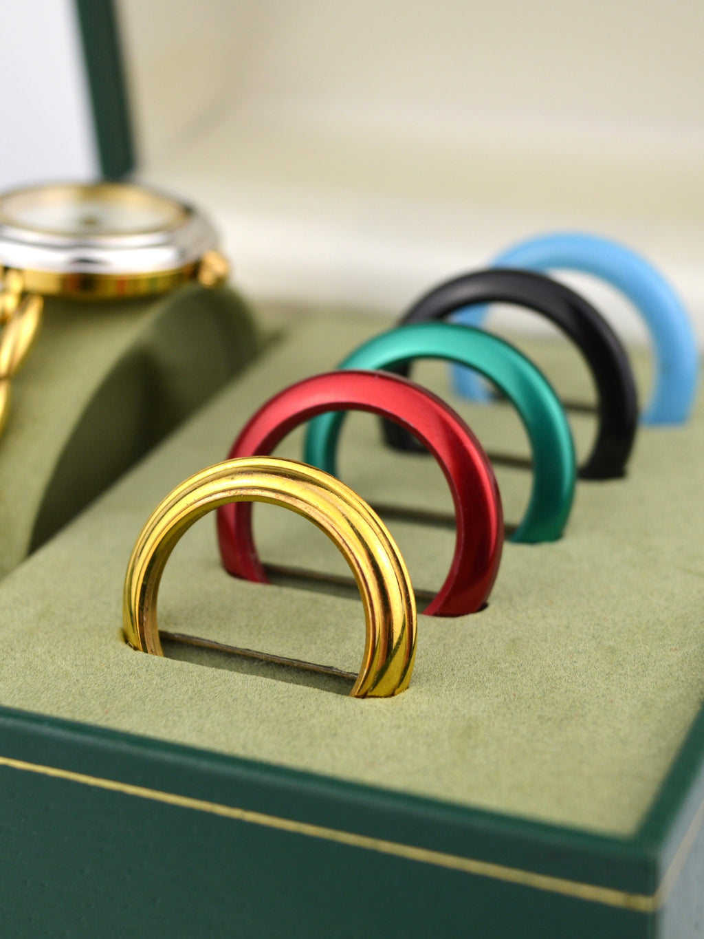 GUCCI INTERCHANGEABLE BEZEL WATCH