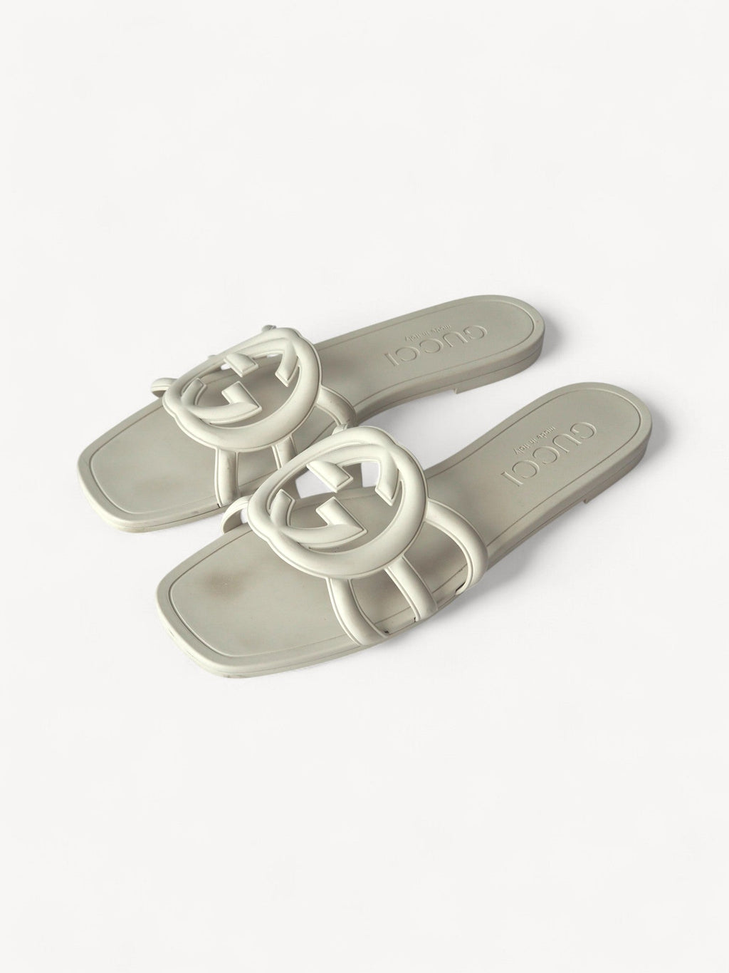 GUCCI INTERLOCKING G SLIDE SANDALS WHITE