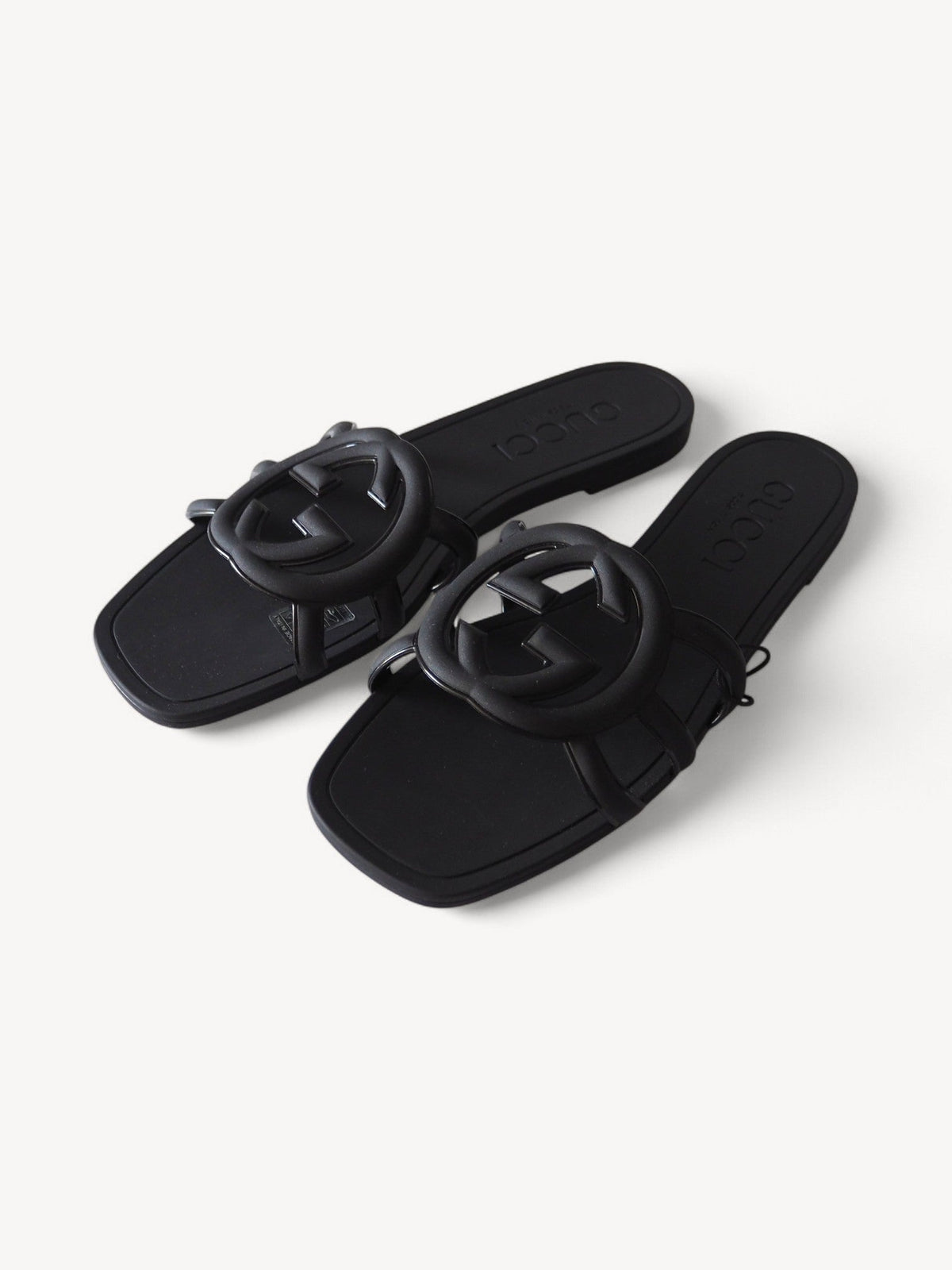 GUCCI INTERLOCKING G SLIDE SANDALS BLACK