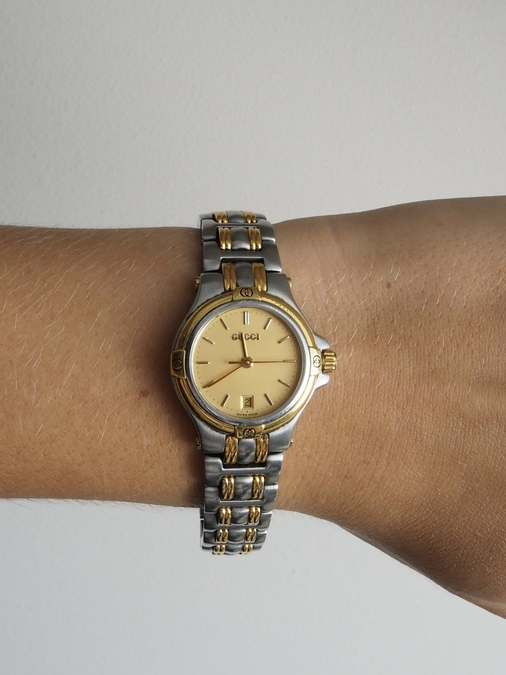 GUCCI 9040L WATCH SILVER/GOLD