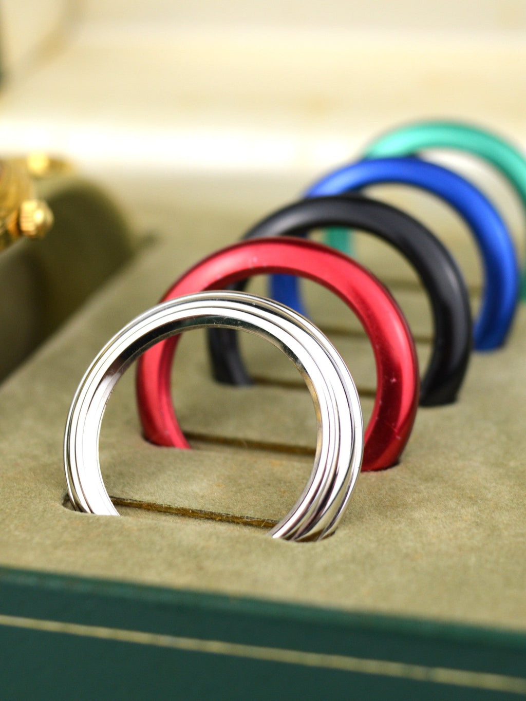 GUCCI INTERCHANGEABLE BEZEL WATCH