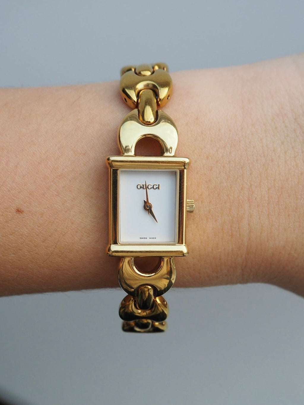 GUCCI 1800L WATCH GOLD